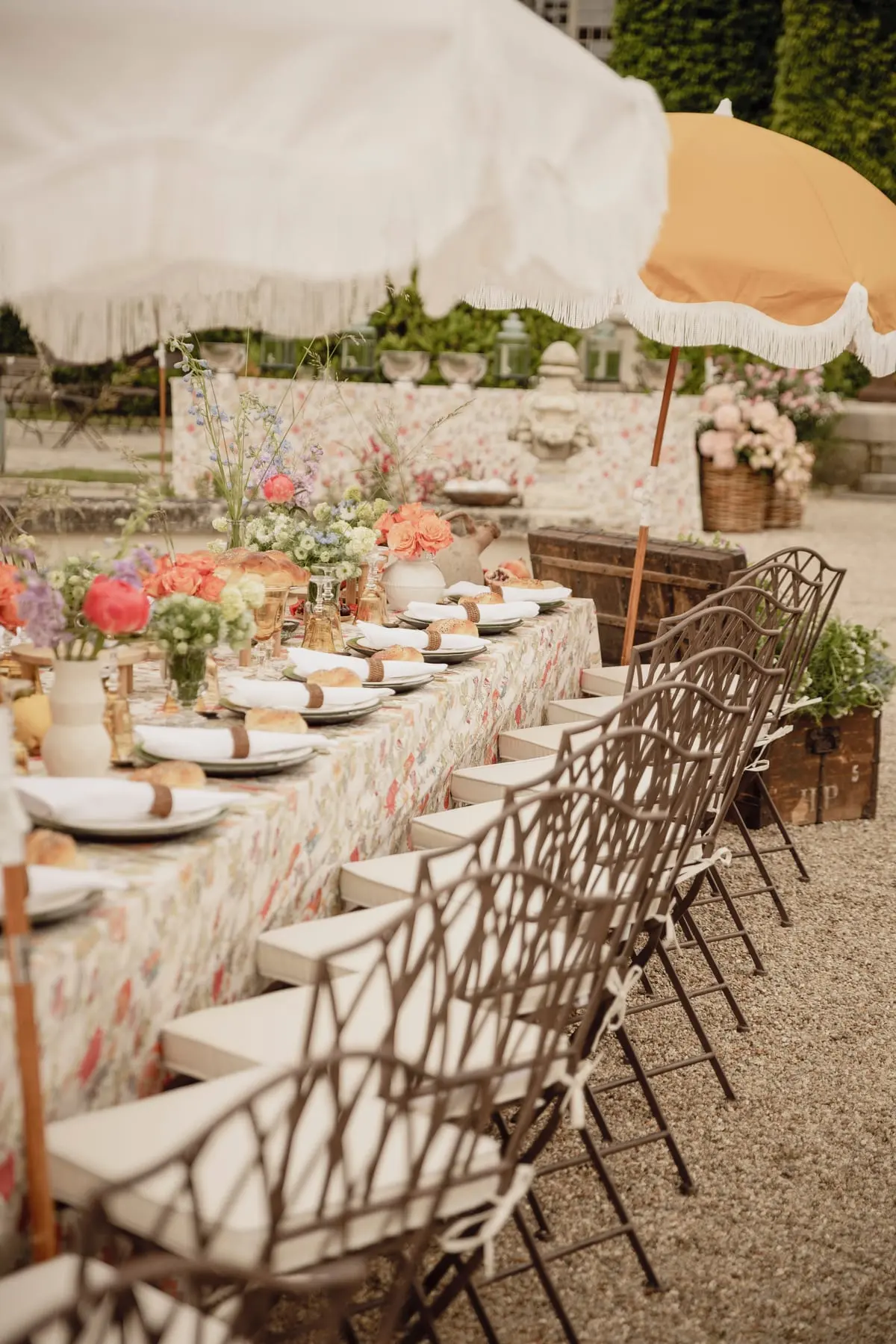 Liv, Bat Mitzvah, Paris, France. Sous les parasols, photo 2 sur 41