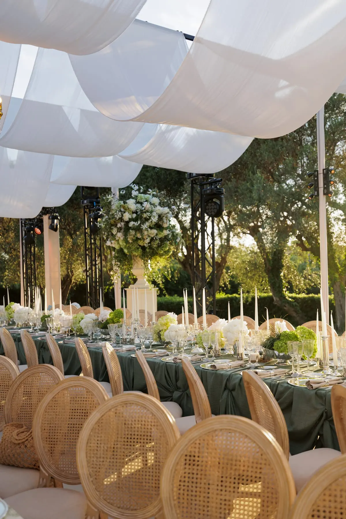 S & R, Mariage, Cannes & Cap d’Antibes, France. Le dîner sous les voilages, photo 8 sur 30