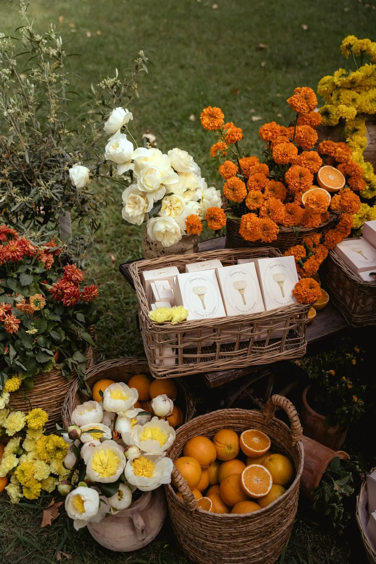 D & B, Mariage, Les Baux-de-Provence, France. Le déjeuner, photo 13 sur 23