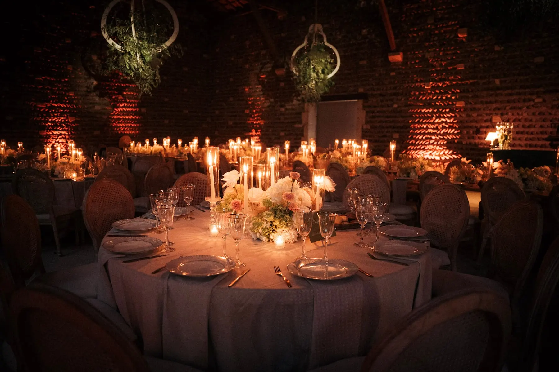 D & B, Mariage, Les Baux-de-Provence, France. Le dîner aux chandelles, photo 15 sur 23