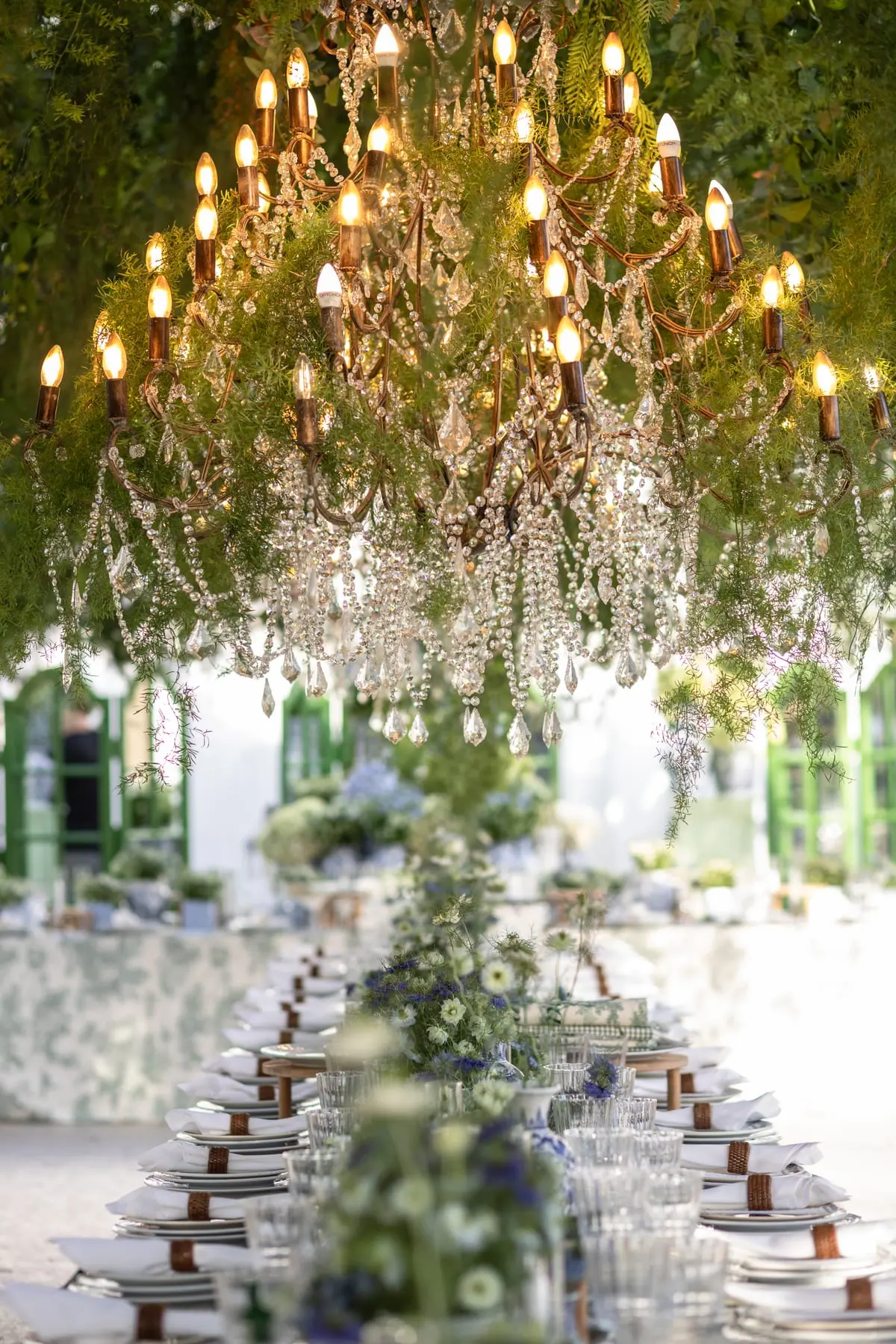 Liv, Bat Mitzvah, Paris, France. Sous les lustres, photo 15 sur 41