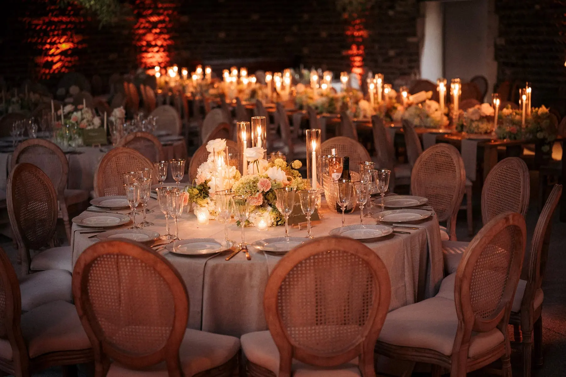 D & B, Mariage, Les Baux-de-Provence, France. Le dîner aux chandelles, photo 16 sur 23