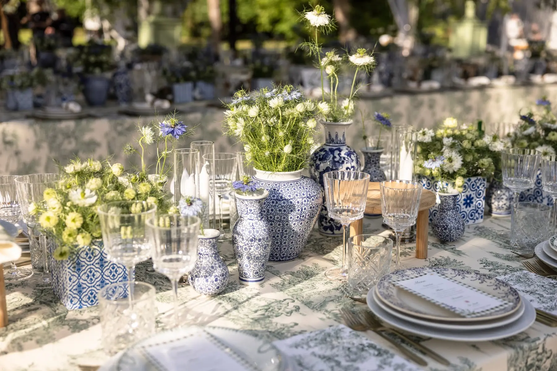 Liv, Bat Mitzvah, Paris, France. Sous les lustres, photo 17 sur 41