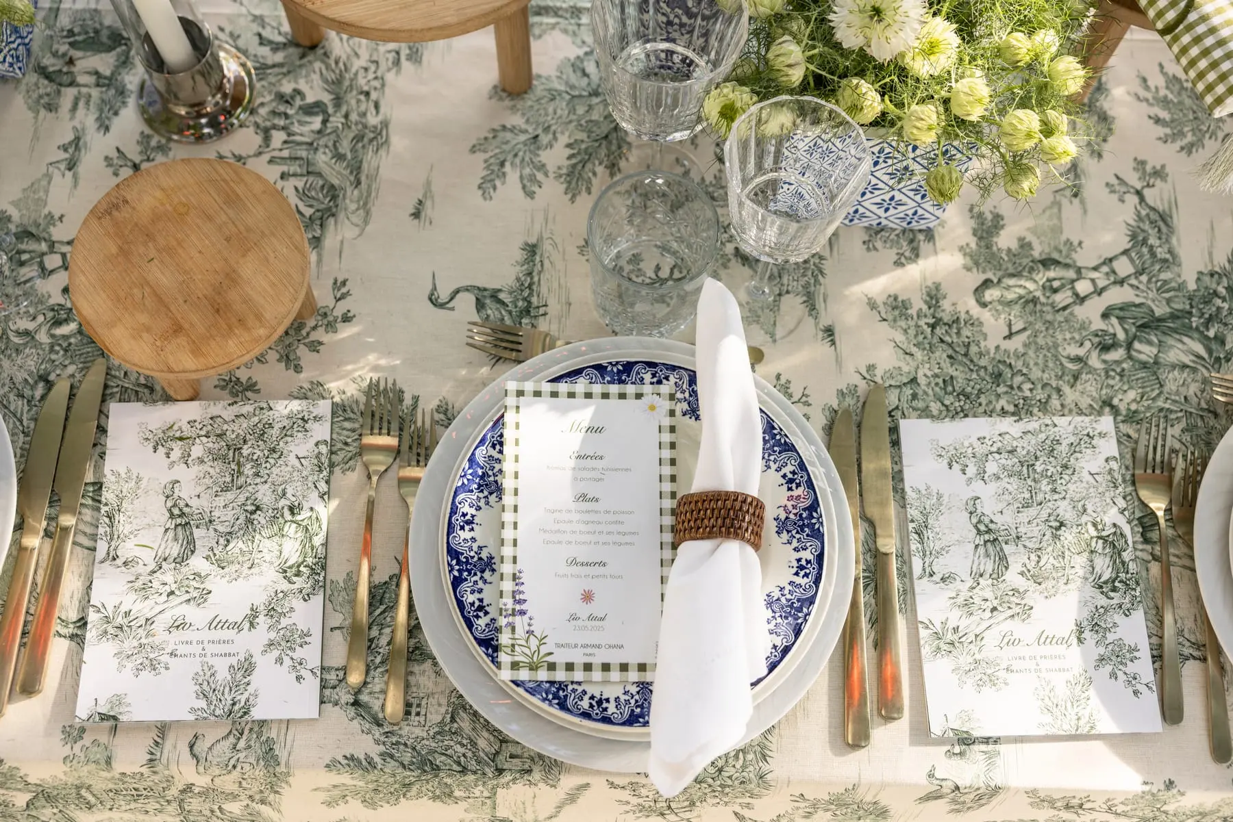 Liv, Bat Mitzvah, Paris, France. Sous les lustres, photo 18 sur 41
