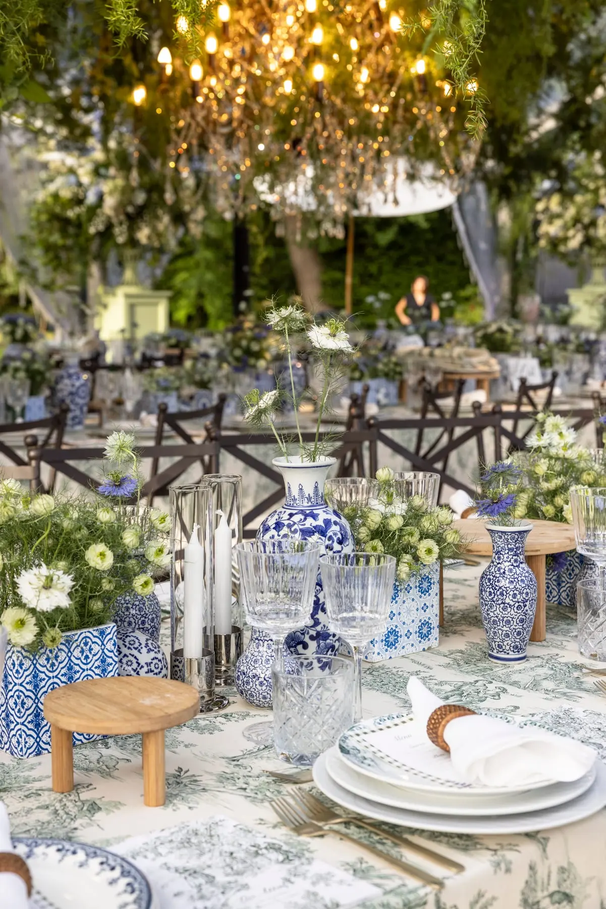 Liv, Bat Mitzvah, Paris, France. Sous les lustres, photo 21 sur 41