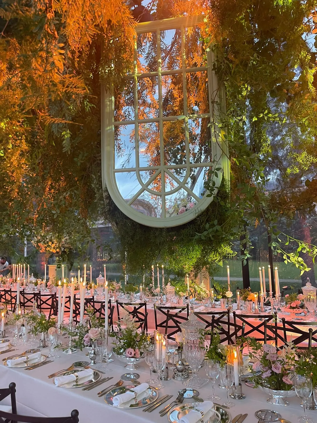Liv, Bat Mitzvah, Paris, France. Sous les lustres, photo 22 sur 41