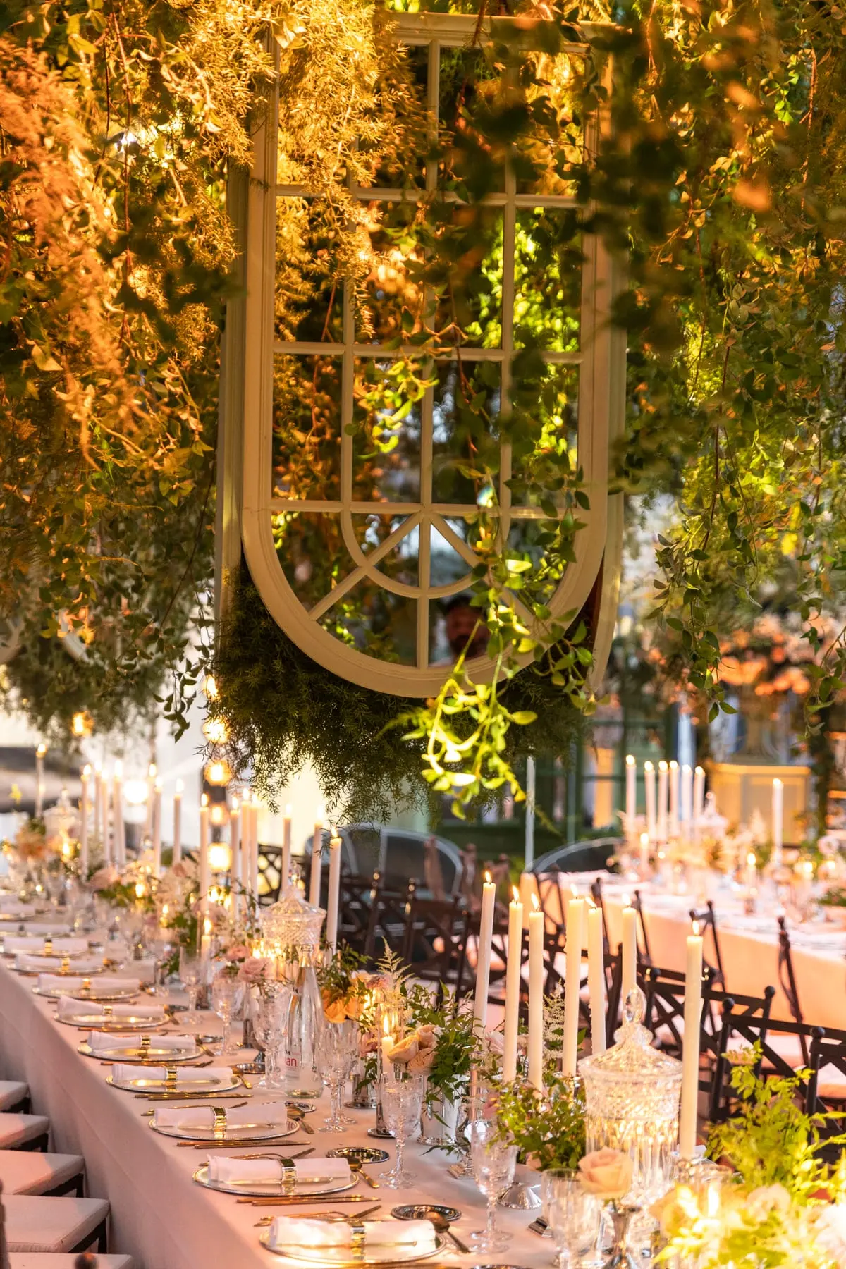 Liv, Bat Mitzvah, Paris, France. Sous les lustres, photo 23 sur 41