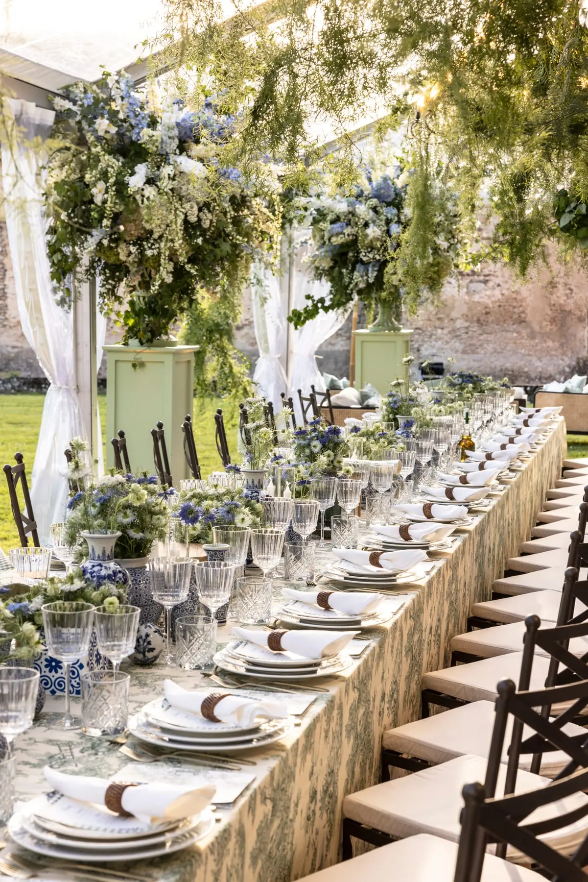 Liv, Bat Mitzvah, Paris, France. Sous les lustres, photo 25 sur 41